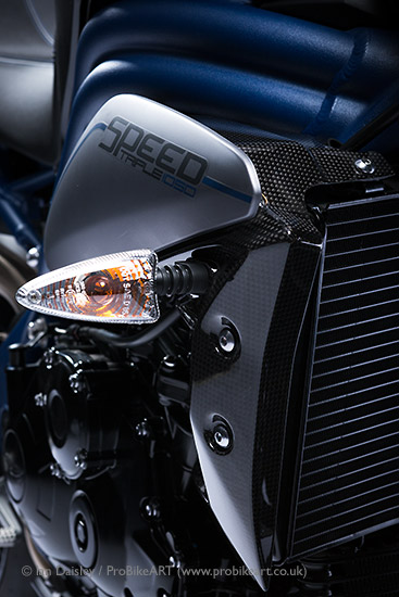 Triumph Speed Triple - matt graphite/blue stripes