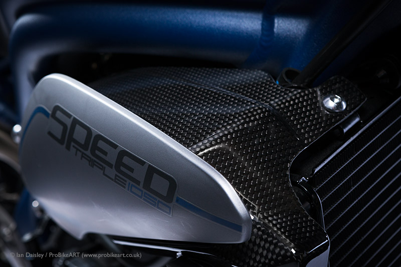 Triumph Speed Triple - matt graphite/blue stripes