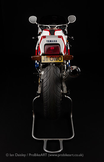 Yamaha 750 FZR-R OWO1