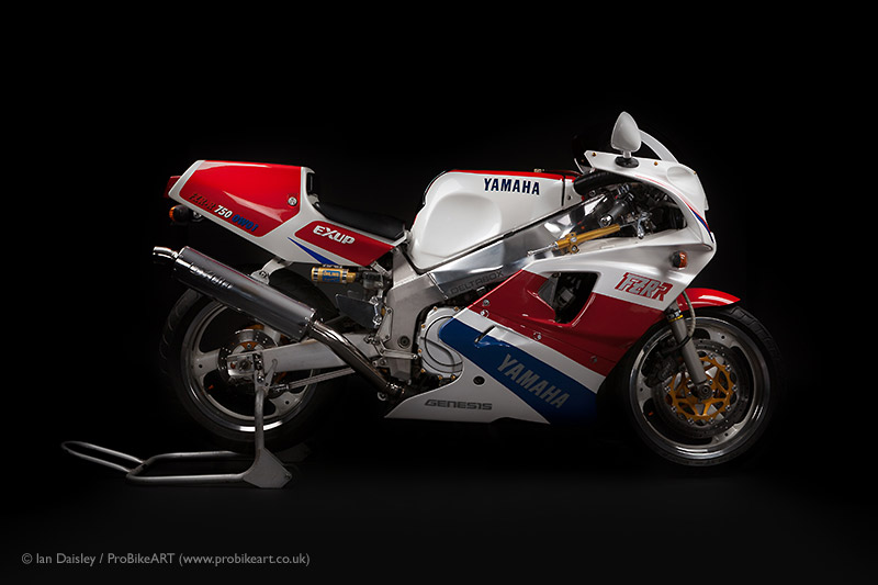 Yamaha 750 FZR-R OWO1