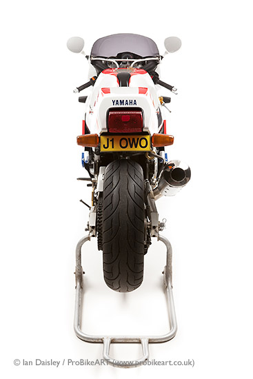 Yamaha 750 FZR-R OWO1